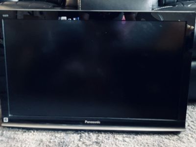 Panasonic TC-L32G1 32" 1080p HDTV LCD Television (Not Vizio LED)