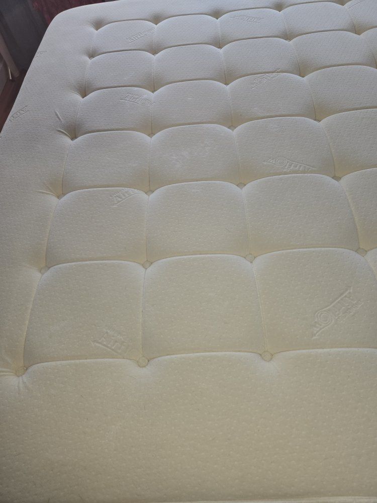king Size Mattress with AirFlow Technology - Excellent Condition