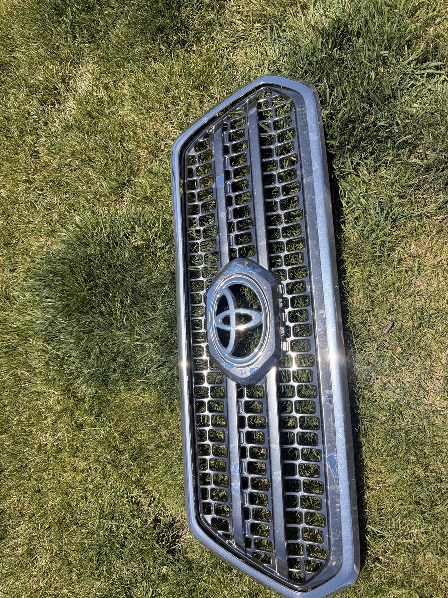 2018 Toyota Tacoma grill