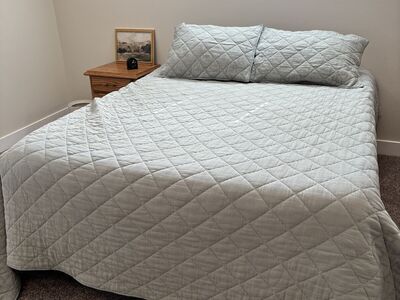 king quilt and shams