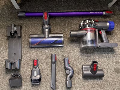 CLEAN Dyson v8 animal+ vacuum