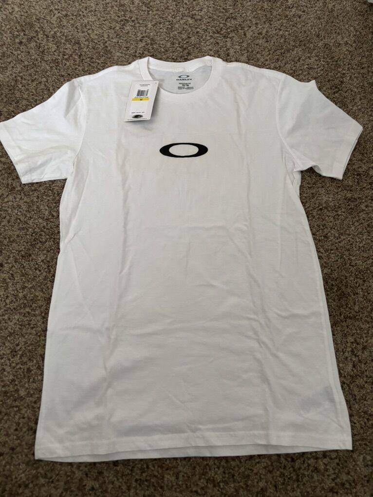 MENS OAKLEY NEW TSHIRT- SIZE M