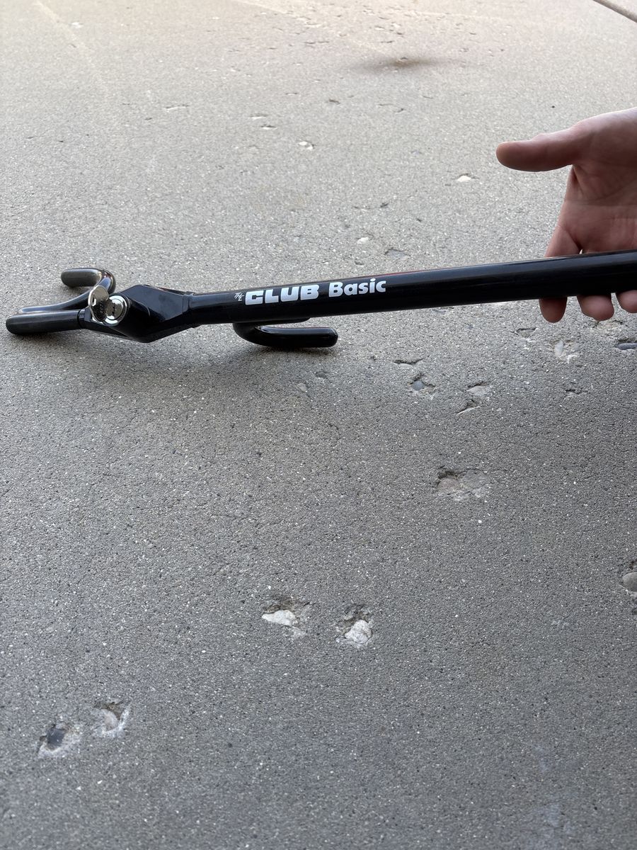 The Club steering wheel lock 1205M with key
