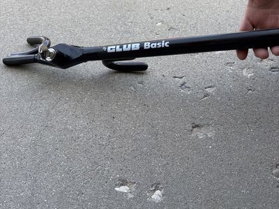 The Club steering wheel lock 1205M with key