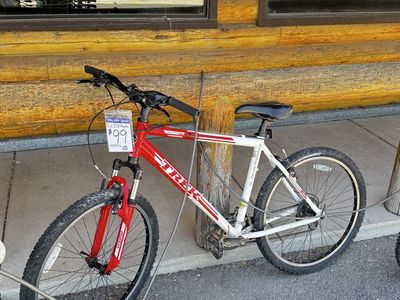 Trek 820 Mountain Bike - Red/White, 26-inch wheels, Front Suspension