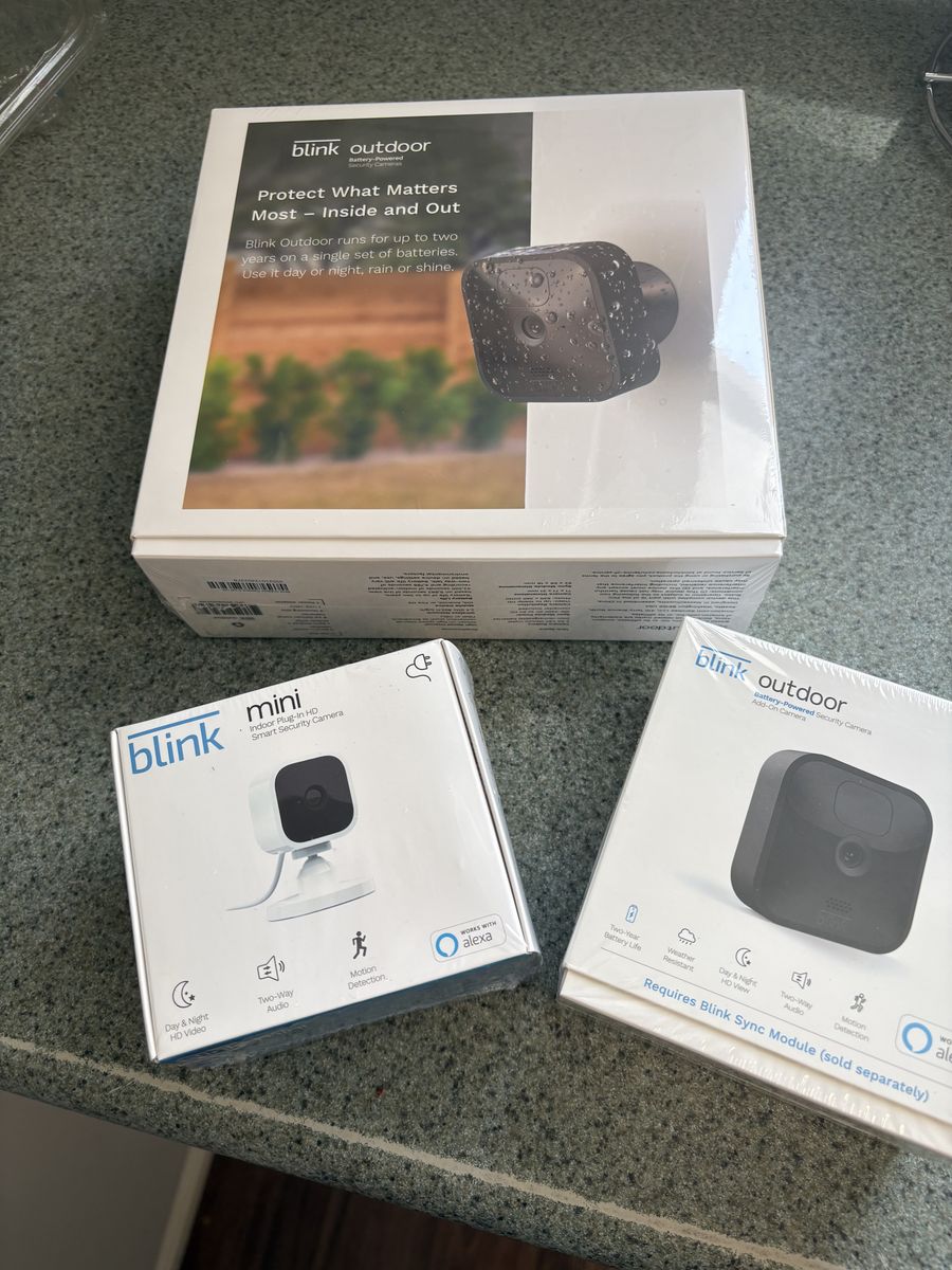 BLINK Home Security System ( 4 Cameras with sync module all NEW )