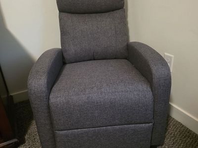 Reclining massage chair brand new