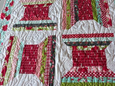 NEW QUILTED WALL HANGING / TABLE COVER