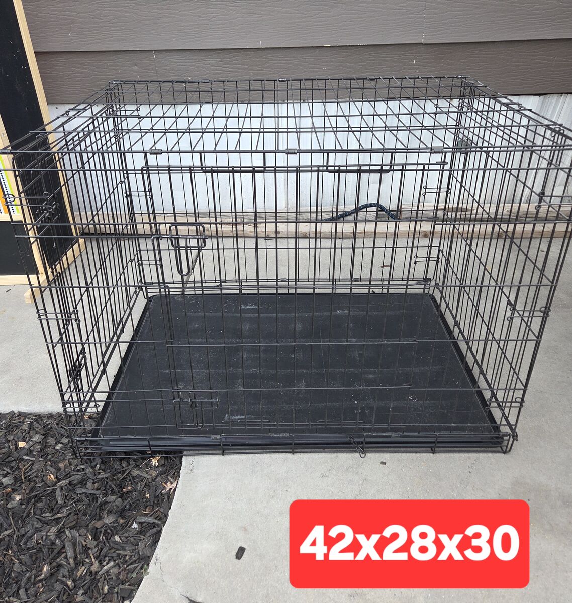 Xl dog crate kennel. Measurements in picture