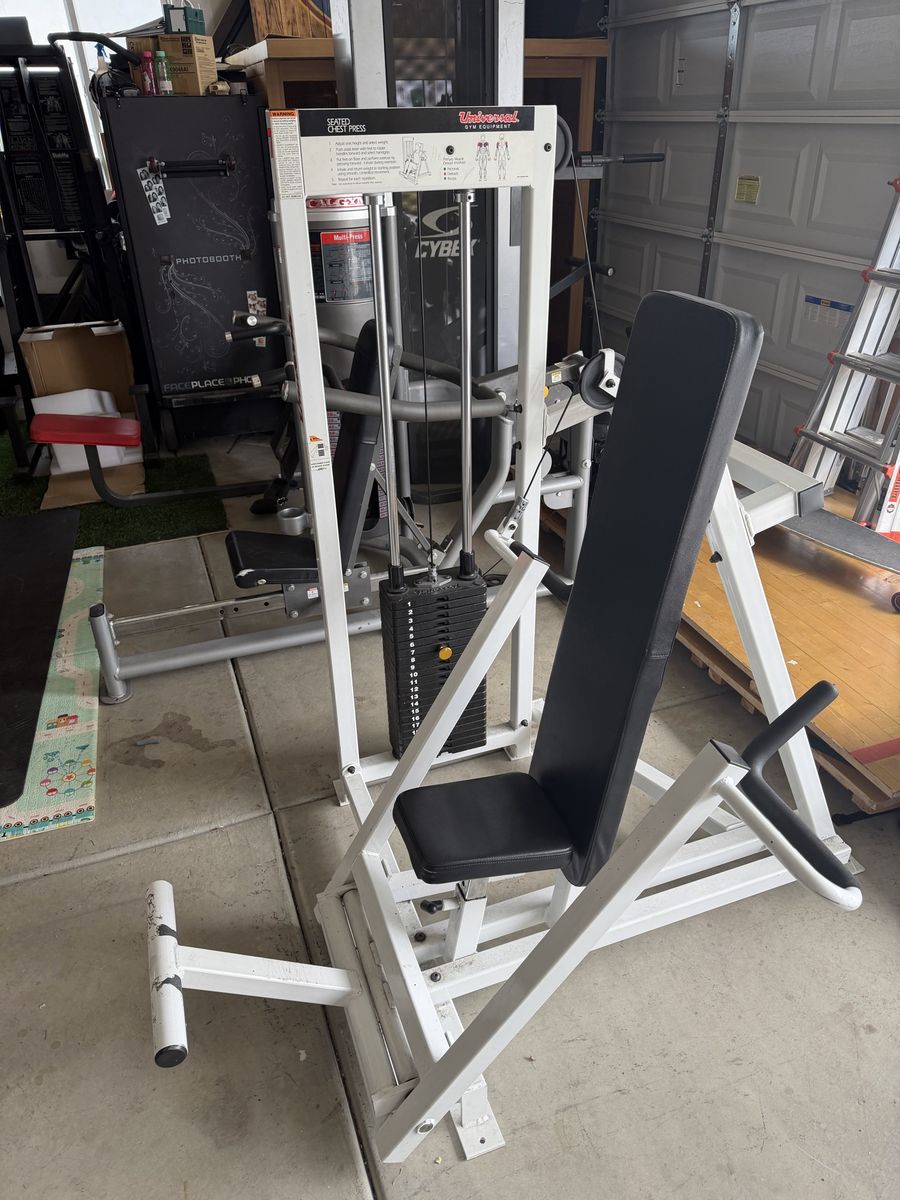 Universal Chest Press Machine