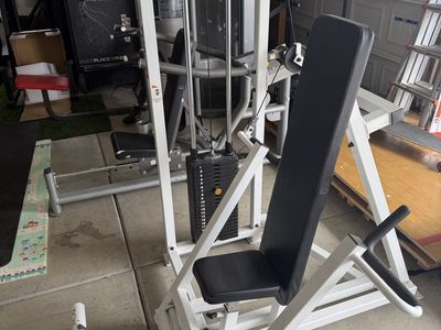 Universal Chest Press Machine