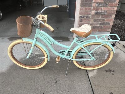 Huffy Nel Lusso women' Cruiser Bike - Light Blue/green, Basket & Cup Holder