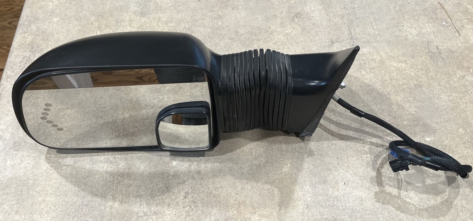 2003-2005 Chevy Silverado /GMC Sierra Driver Side Signal Towing Mirror 15182964