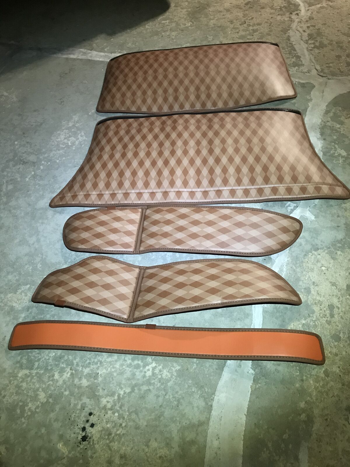 Tesla model Y floor mat set new in Box fits 2019 to 2025