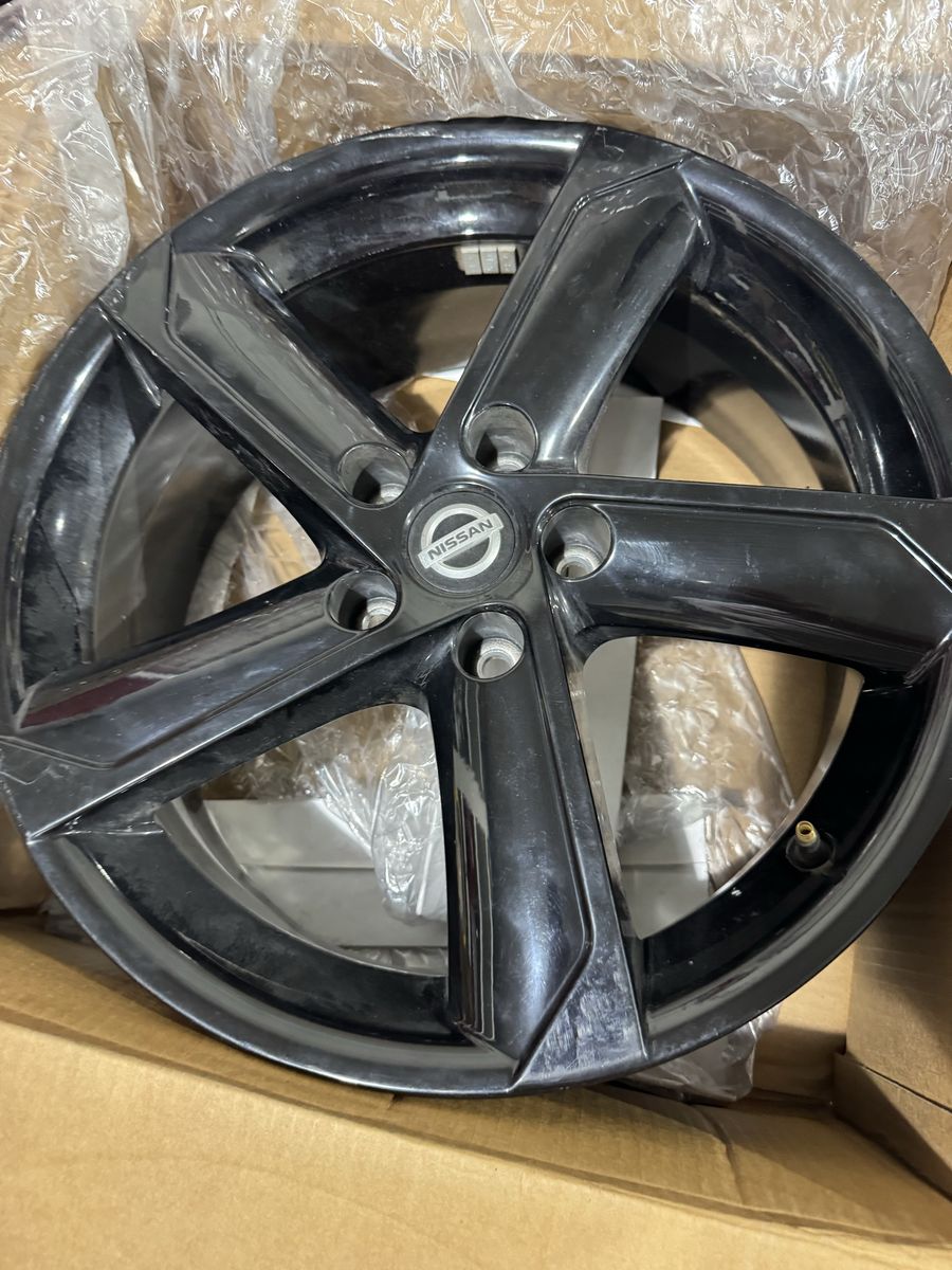 OEM Nissan Black Alloy Wheel Rim 5-Spoke