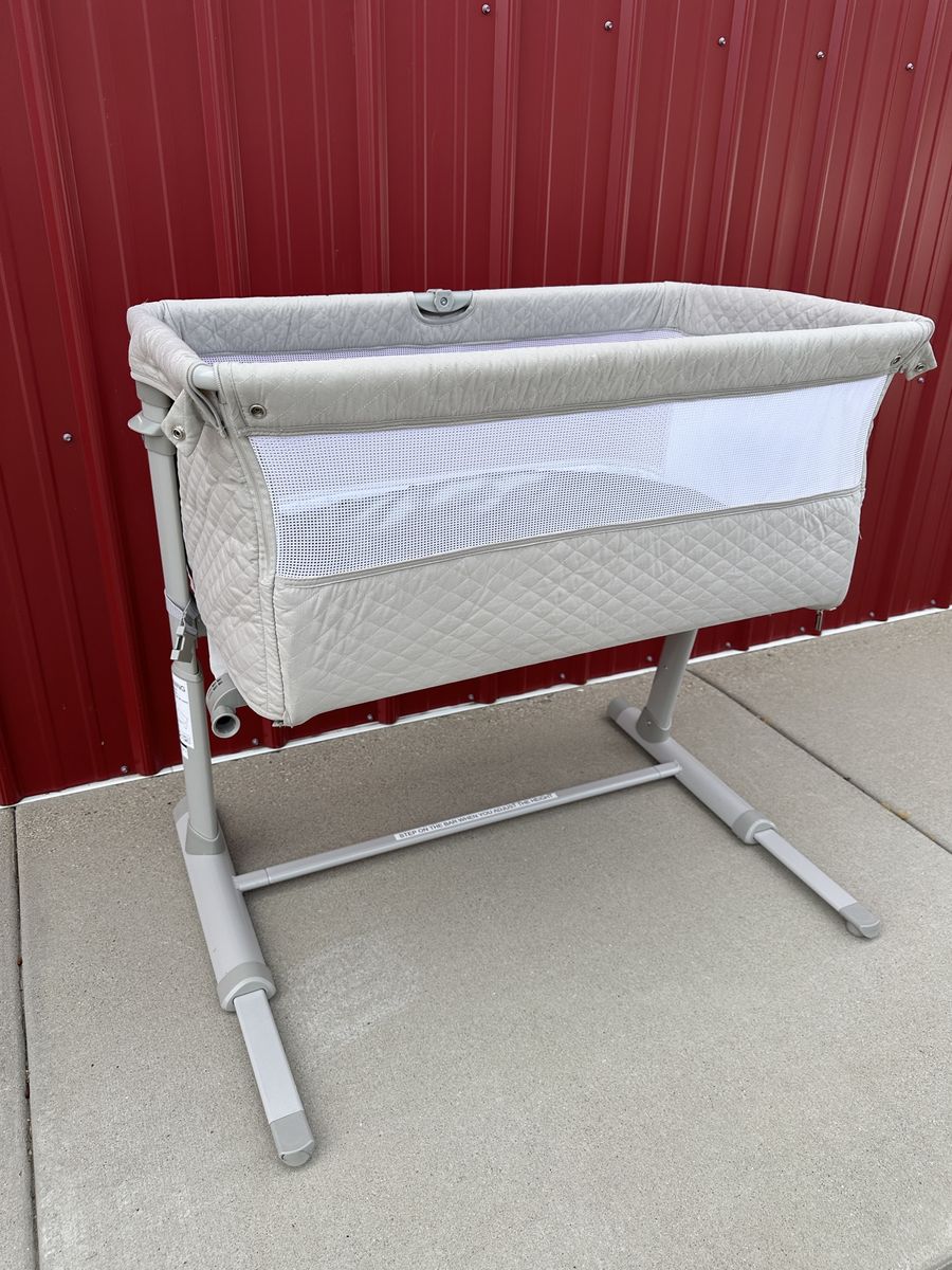 Baby Bassinet – Sturdy, Clean & Ready to Use