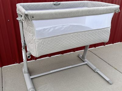 Baby Bassinet – Sturdy, Clean & Ready to Use