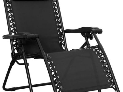 Adjustable zero gravity outdoor recliner chair. Black