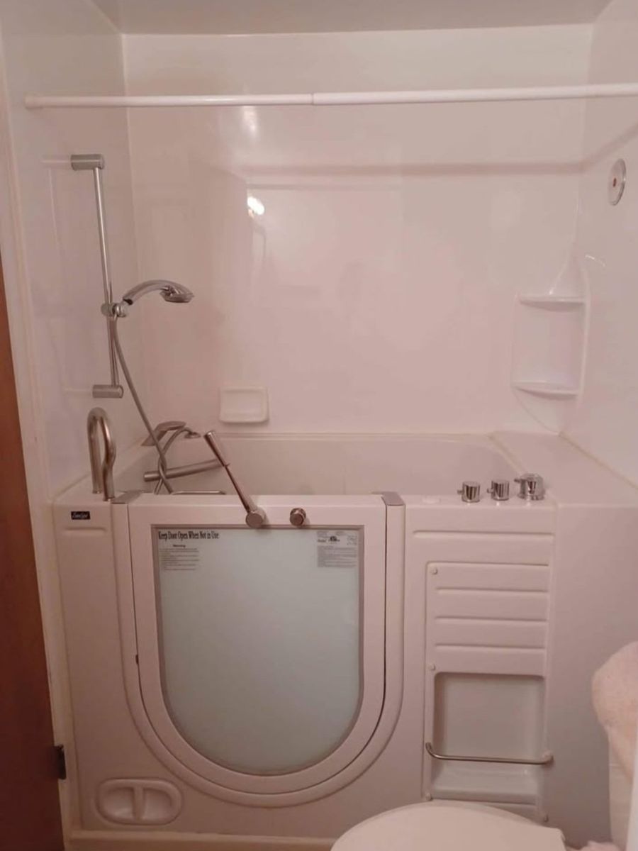 Walk in Tub ( Jetted )