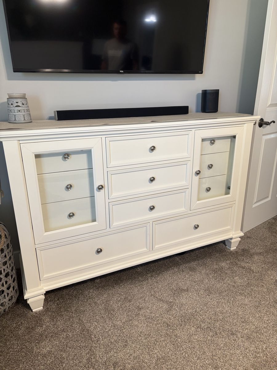 Long Dresser