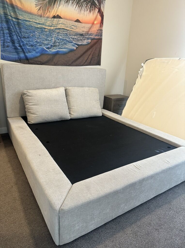 Langford Queen Upholstered Bed