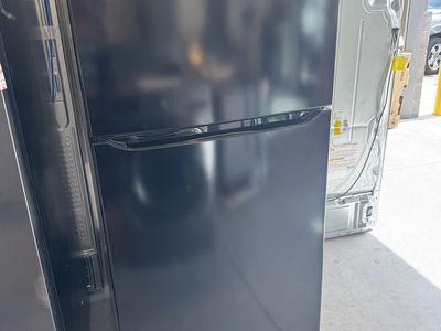 New LG 20 Cuft Top Freezer Refrigerator