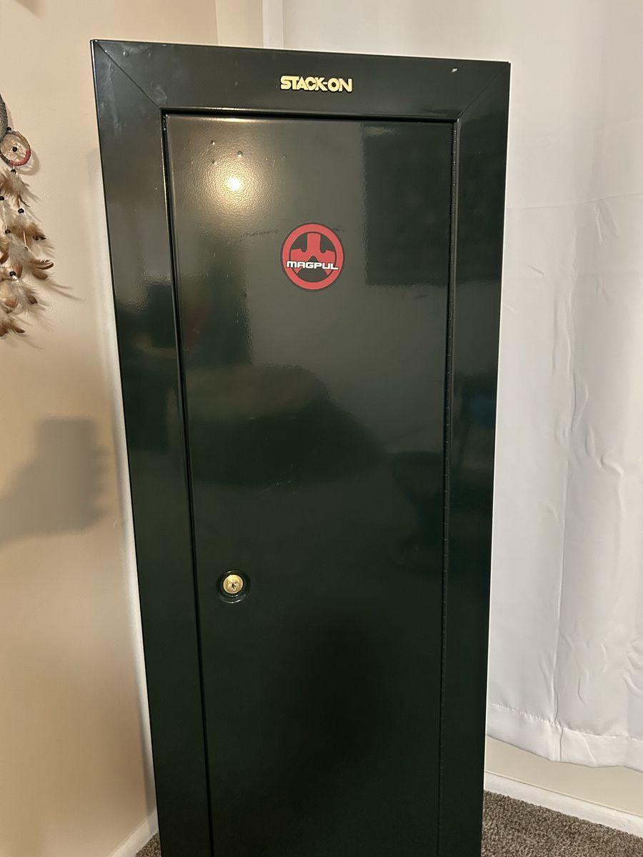 Stack-On 8 Rifle Gun Cabinet