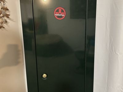 Stack-On 8 Rifle Gun Cabinet