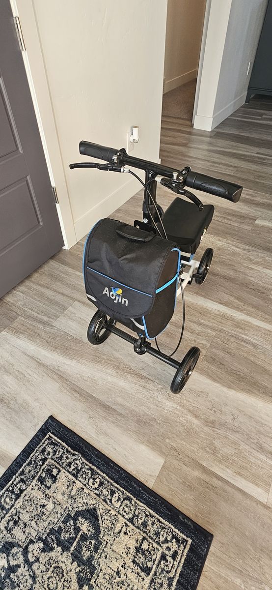 Knee scooter