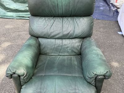 Green Leather Recliner Armchair - Comfortable & Durable Seating