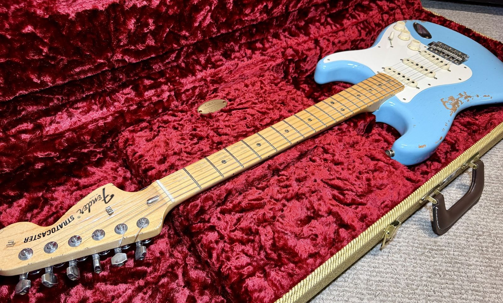 Fender Custom Shop Stratocaster: Heavy relic/Daphne blue