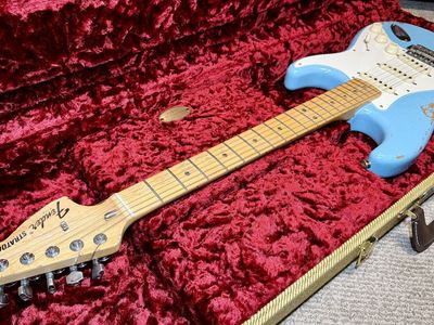 Fender Custom Shop Stratocaster: Heavy relic/Daphne blue