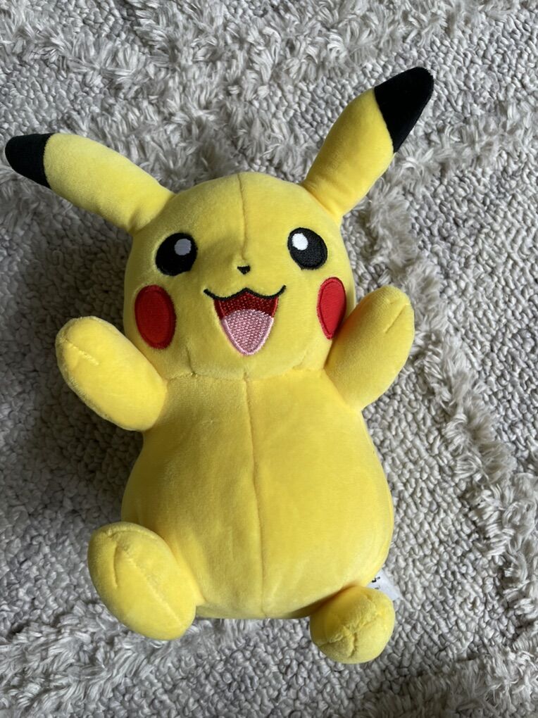 Pokémon pikachu 9 inch plush