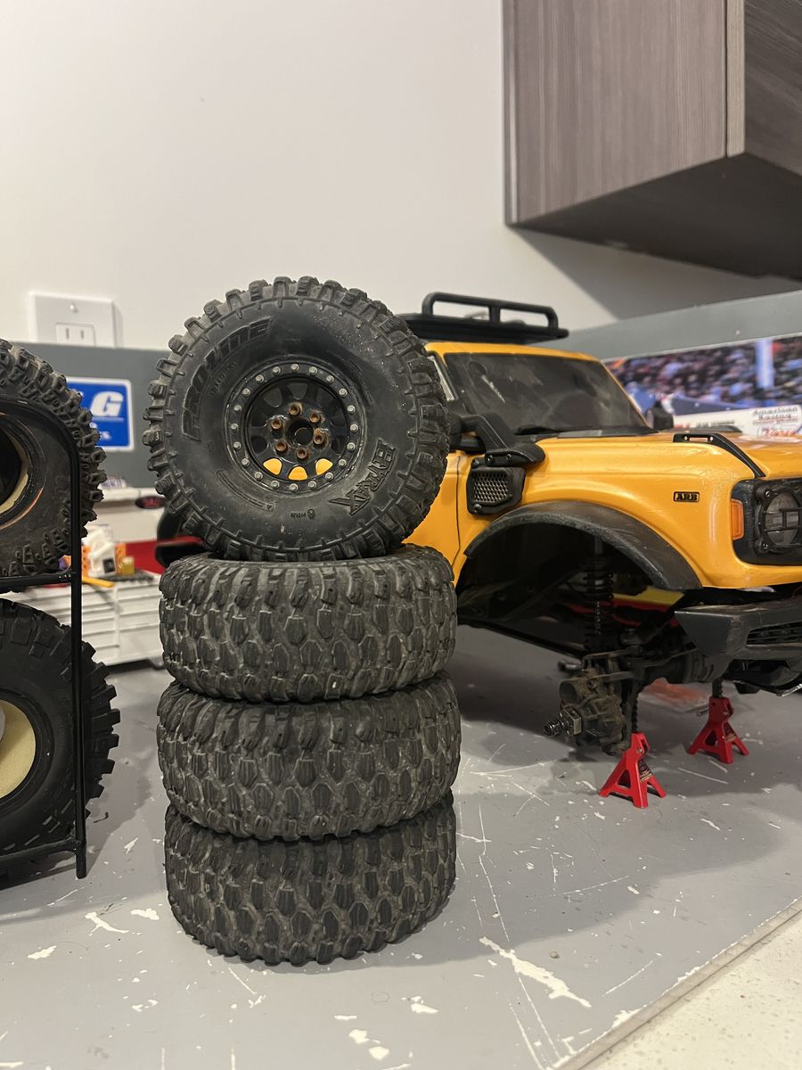 1.9 SSD Beadlocks With Hyrax Tires