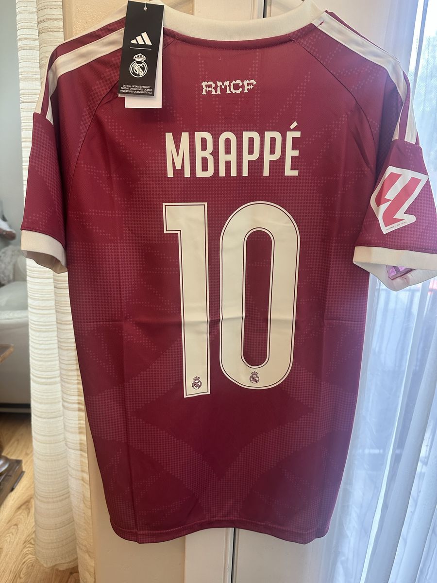 Real Madrid 2026/27 Third Pink Mbappé #10 Men's Football Jersey - Maroon/White size Small