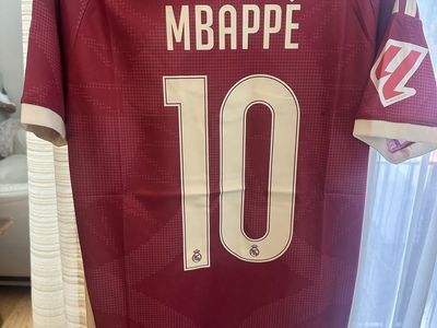 Real Madrid 2026/27 Third Pink Mbappé #10 Men's Football Jersey - Maroon/White size Small