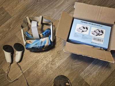 Occulus Quest3 and extra head set (needs charging cord)