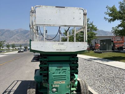 Off road scissor lift