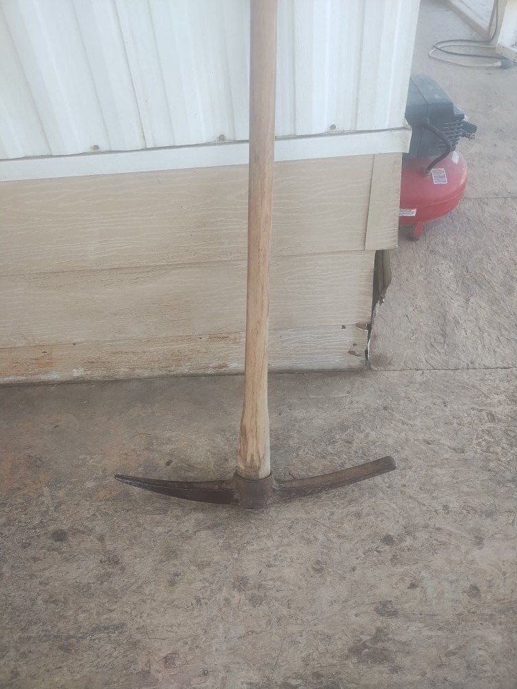 vintage true temper #9 pickaxe
