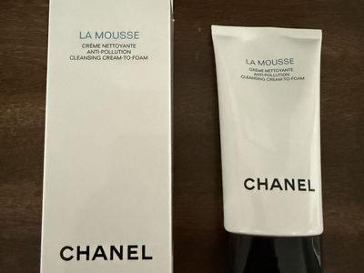 CHANEL Cleansing Cream to Foam