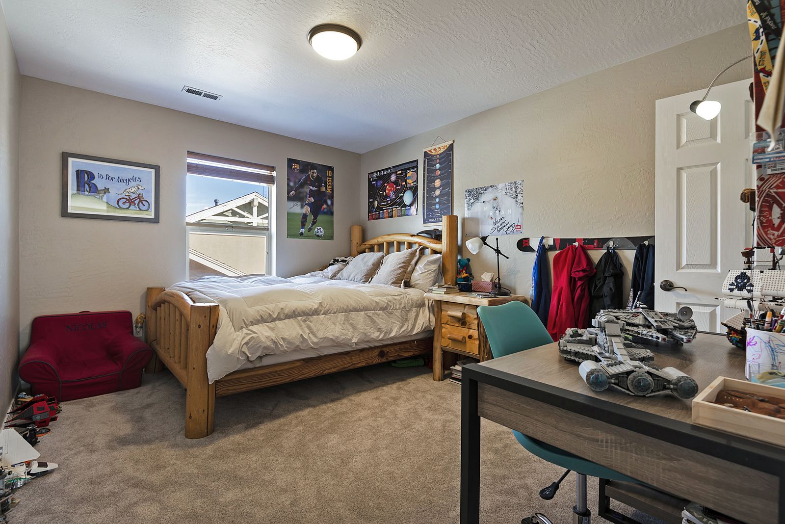 Queen Log Bed Frame + 2 nightstands