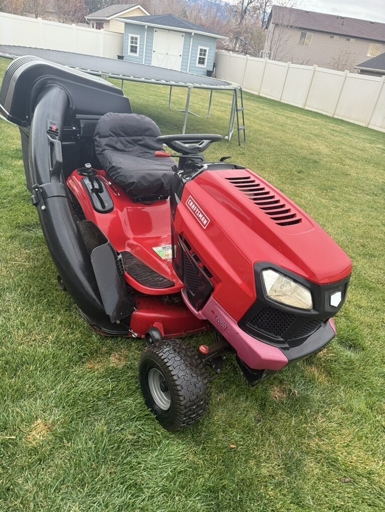 Craftsman Riding Lawnmower w/ Bagger