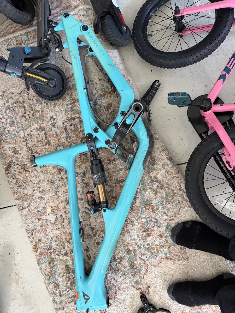 YT Capra Carbon Frame w/ Fox Factory X2 – SRAM DUB BB - Size XL