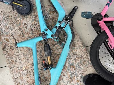 YT Capra Carbon Frame w/ Fox Factory X2 – SRAM DUB BB - Size XL