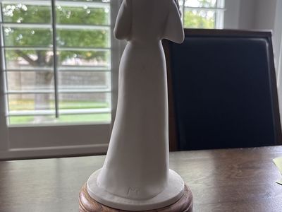 Statue vintage