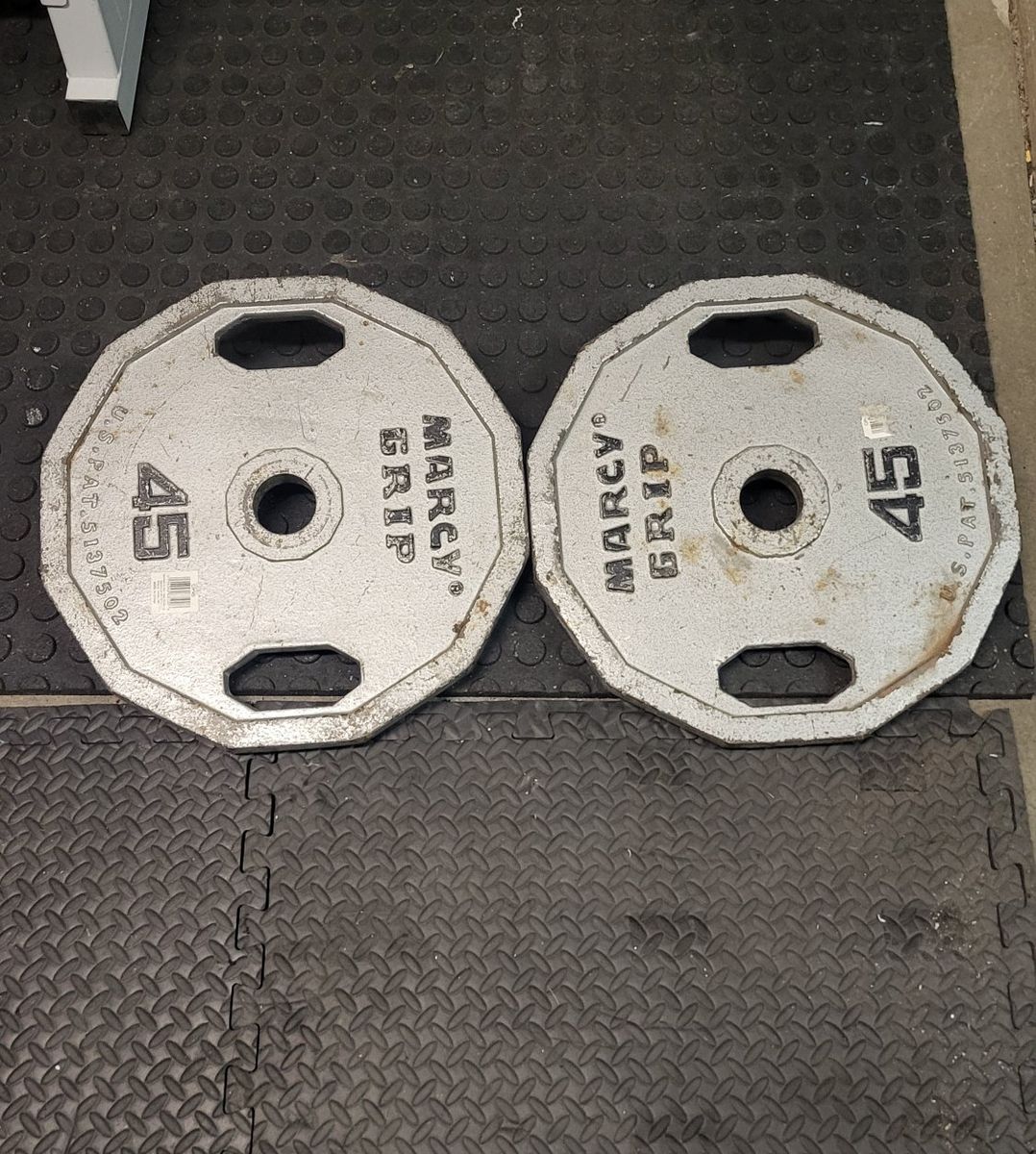 Weights 90 pounds