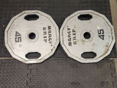 Weights 90 pounds