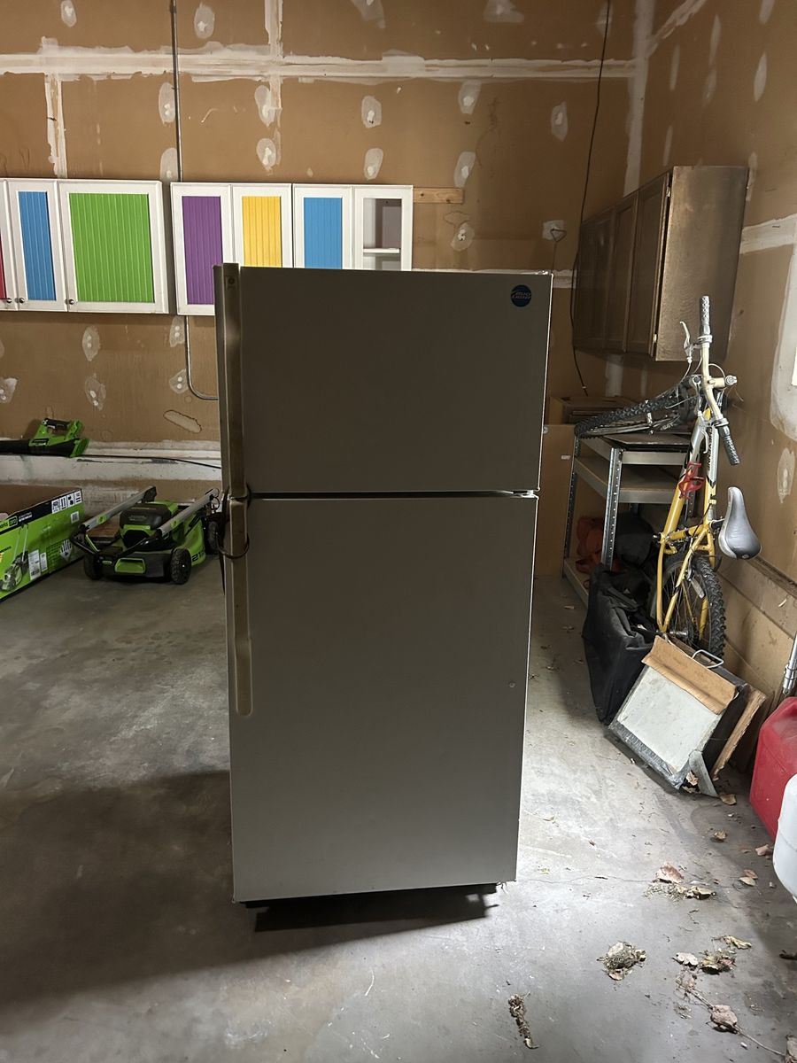 GE 14.6 cu ft fridge freezer combo