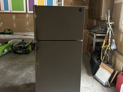 GE 14.6 cu ft fridge freezer combo