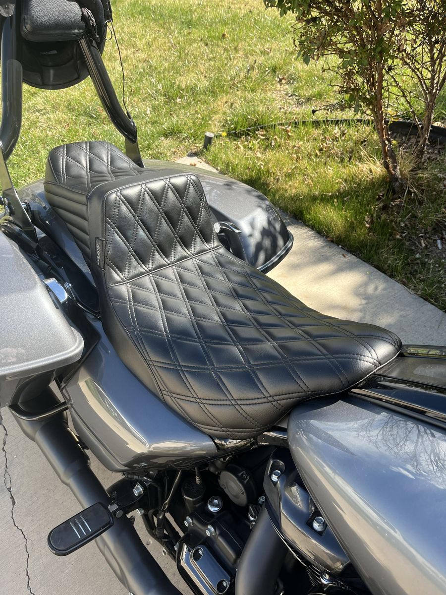08-23 Harley Touring Model Le Pera Seat
